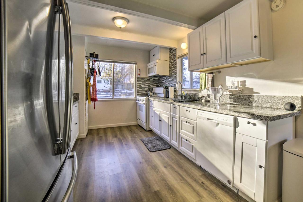 Comfortable About 2 Mi To Riverwalk Holiday home *